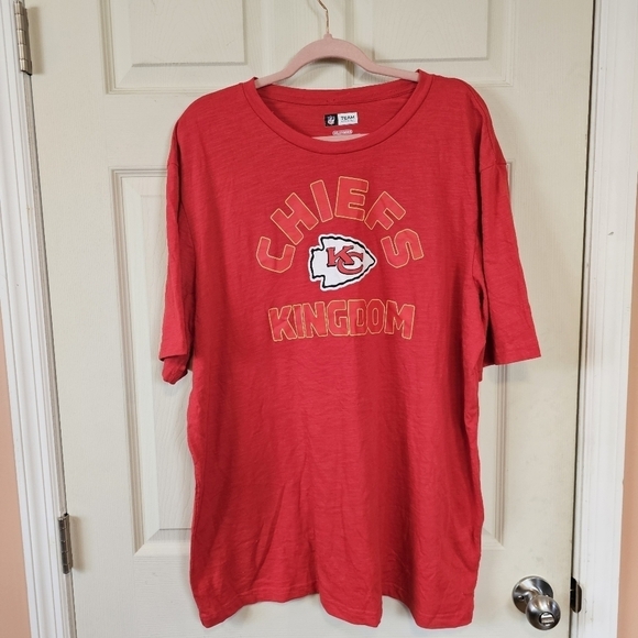 Chiefs Kingdom NFL T-shirt Mahomes Kelce - Picture 1 of 5
